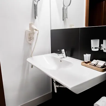 מלון Ottimo בראשוב